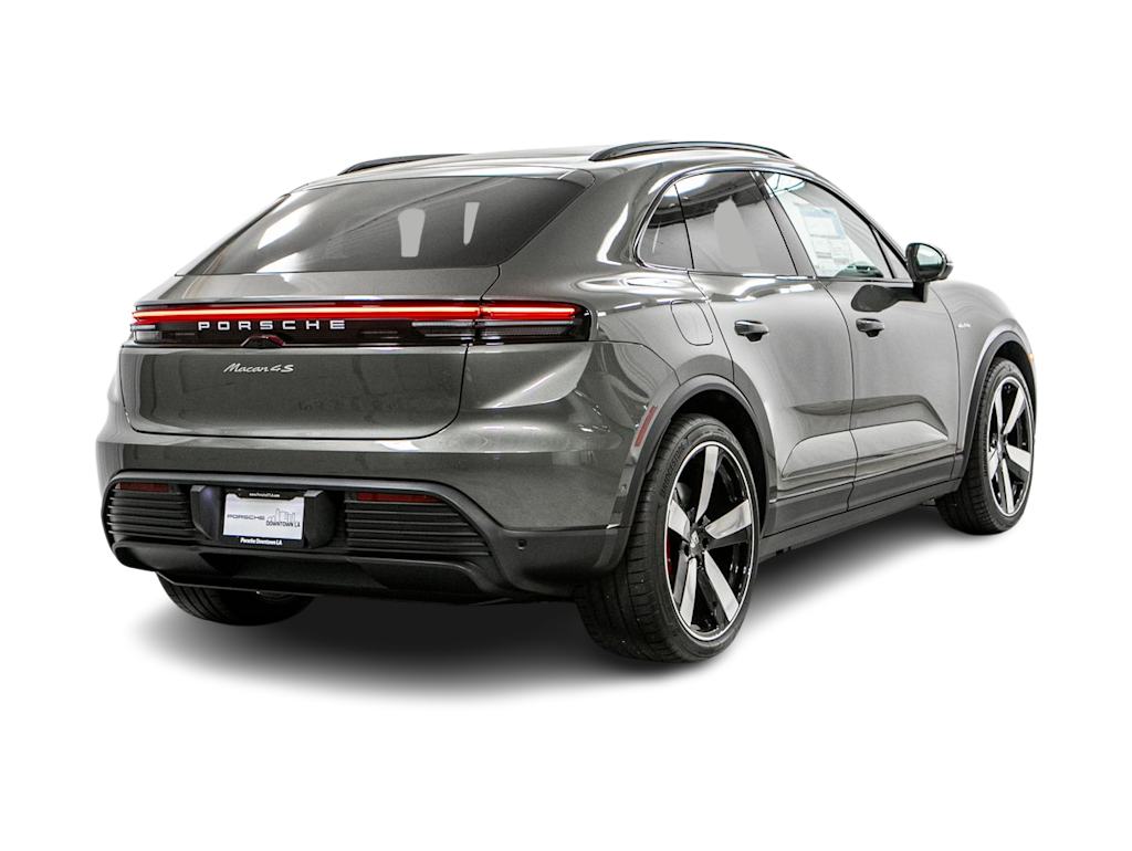 Thumbnail: 2026 Porsche Macan - 16