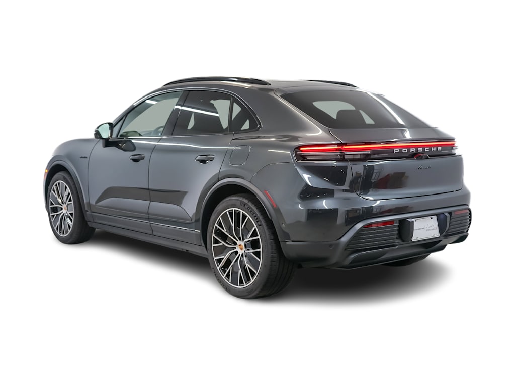 Thumbnail: 2026 Porsche Macan - 4