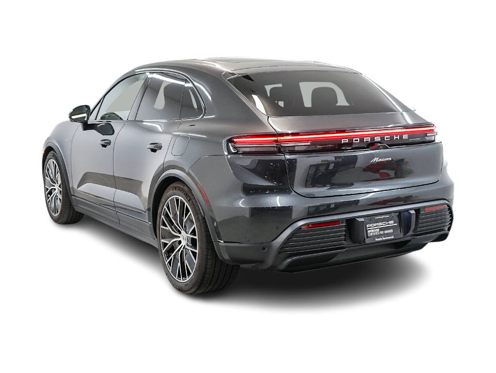 Thumbnail: 2026 Porsche Macan - 4