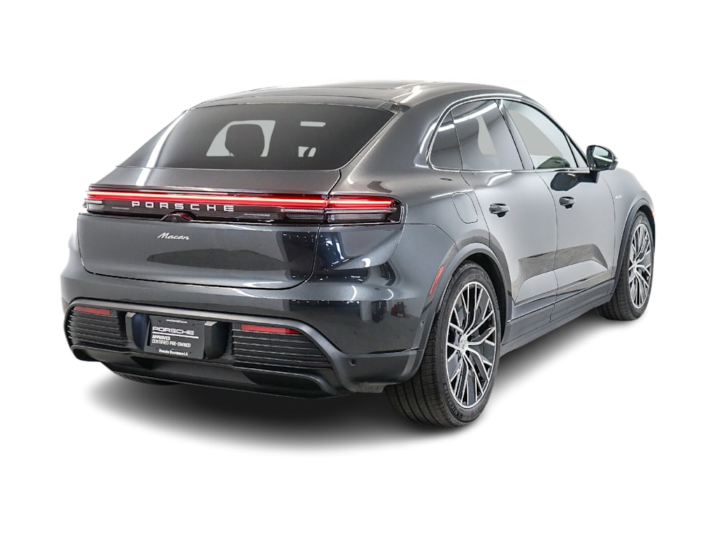 Thumbnail: 2026 Porsche Macan - 20