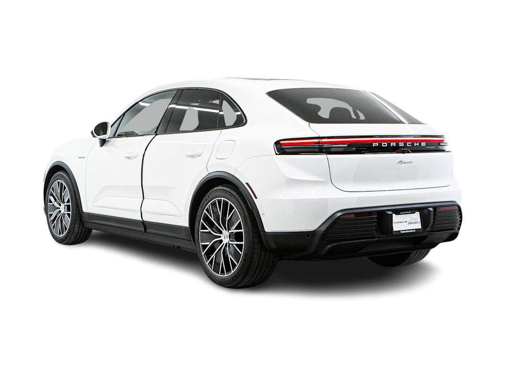 Thumbnail: 2026 Porsche Macan - 4