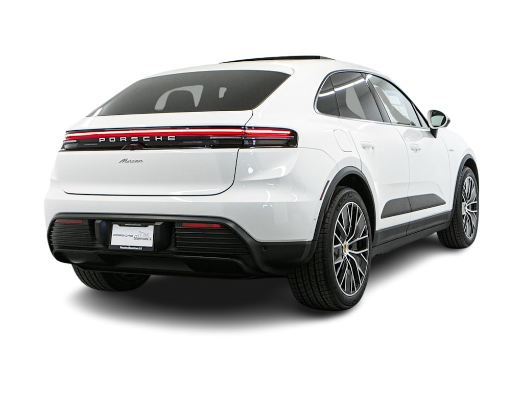Thumbnail: 2026 Porsche Macan - 17