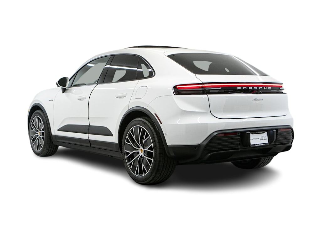 Thumbnail: 2026 Porsche Macan - 3