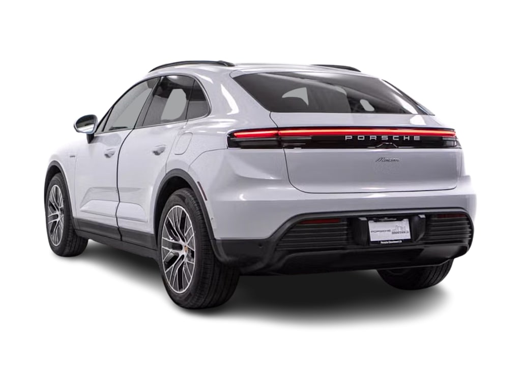 Thumbnail: 2026 Porsche Macan - 4