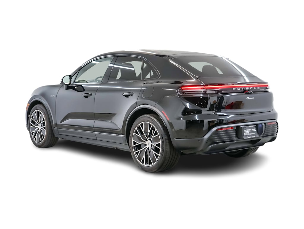Thumbnail: 2026 Porsche Macan - 4