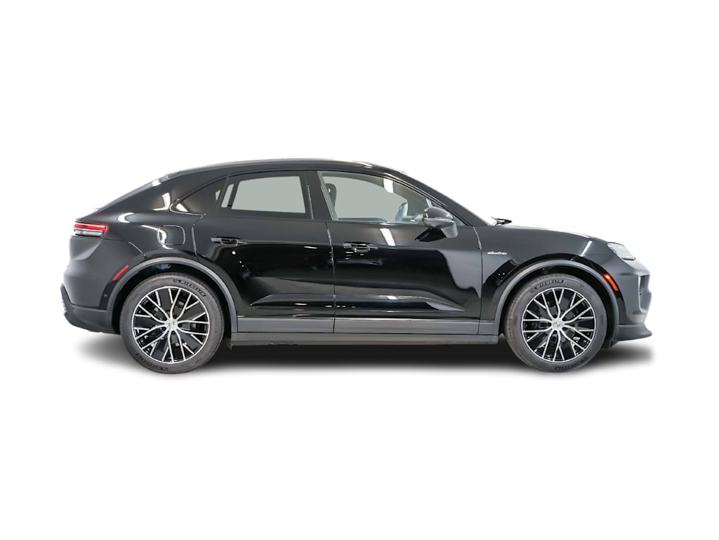 Thumbnail: 2026 Porsche Macan - 18