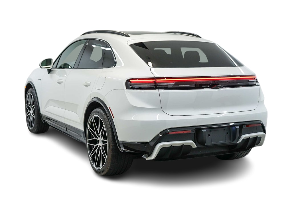 Thumbnail: 2026 Porsche Macan - 4