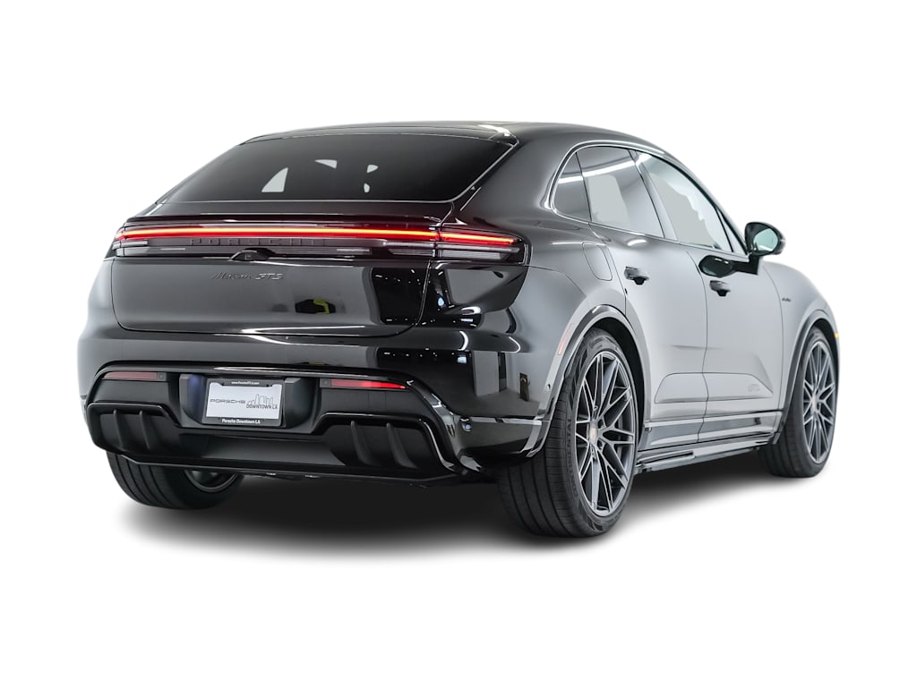 Thumbnail: 2026 Porsche Macan - 17