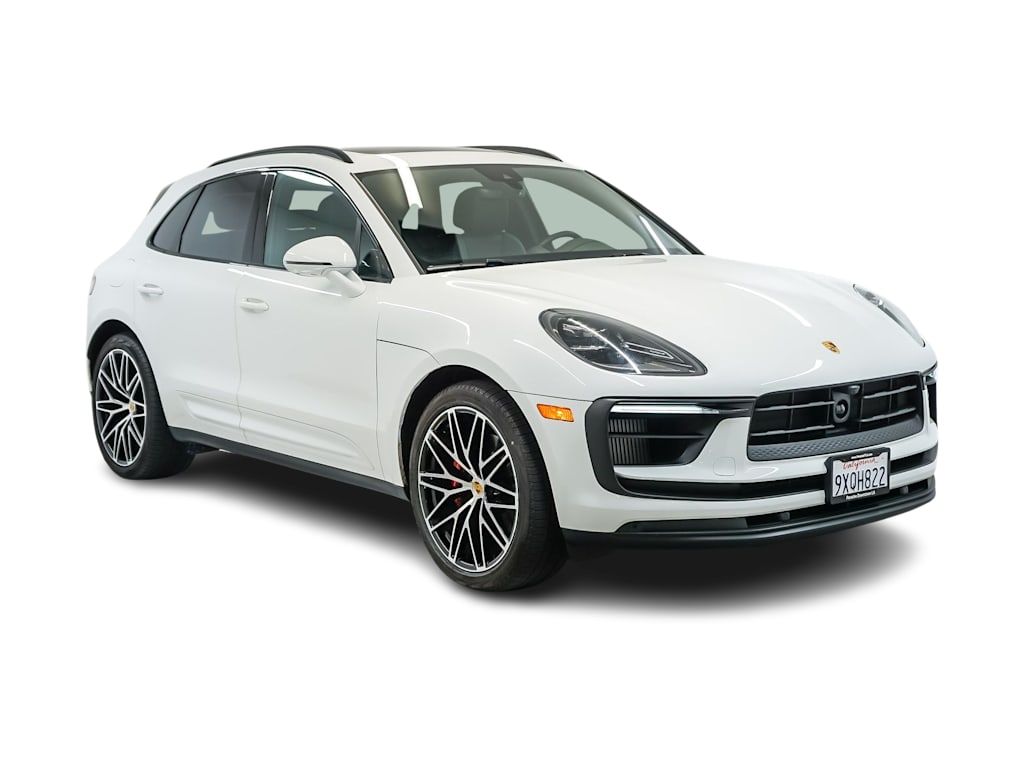Thumbnail: 2026 Porsche Macan - 20