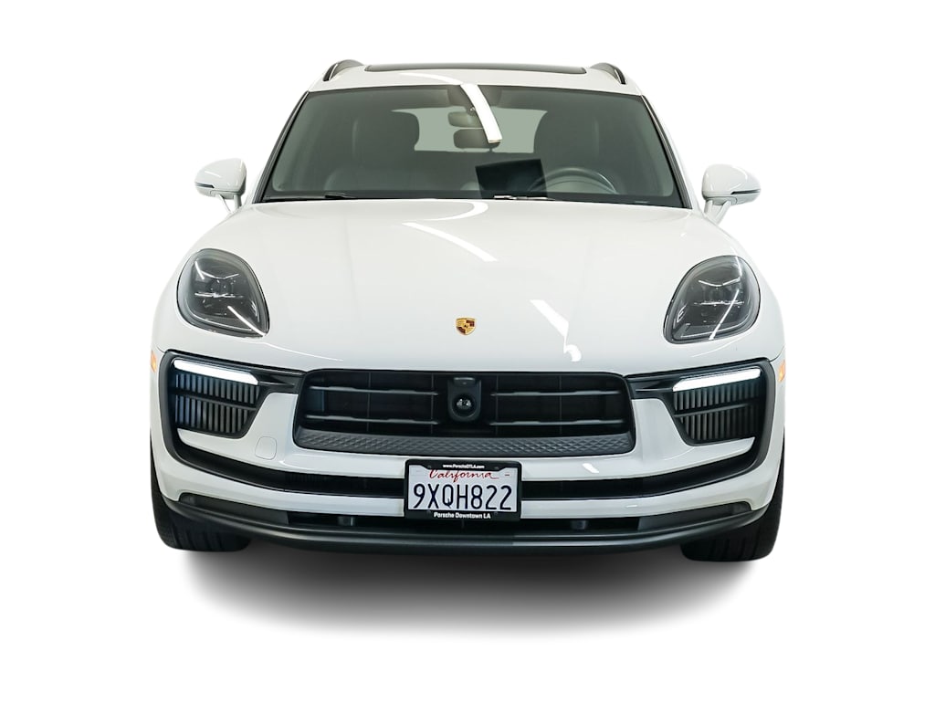 Thumbnail: 2026 Porsche Macan - 6