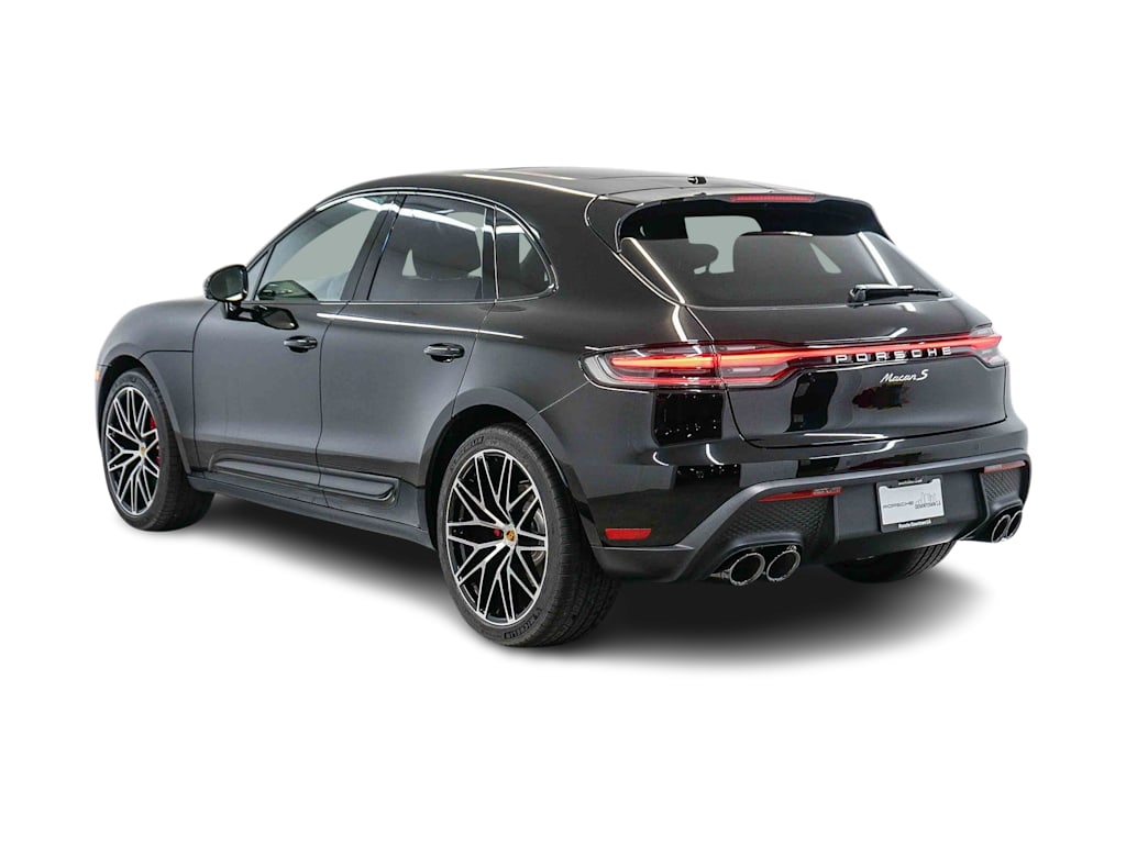 Thumbnail: 2026 Porsche Macan - 4