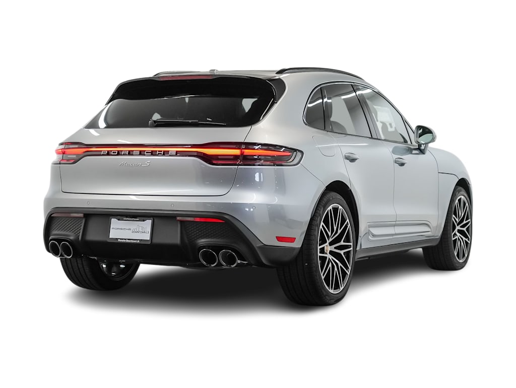 Thumbnail: 2026 Porsche Macan - 21