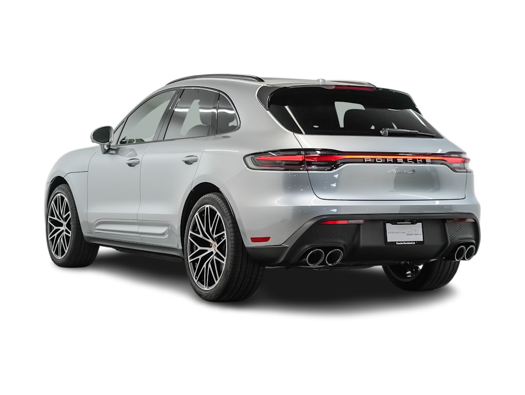 Thumbnail: 2026 Porsche Macan - 4