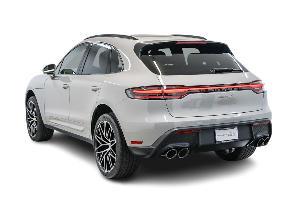 Thumbnail: 2026 Porsche Macan - 4
