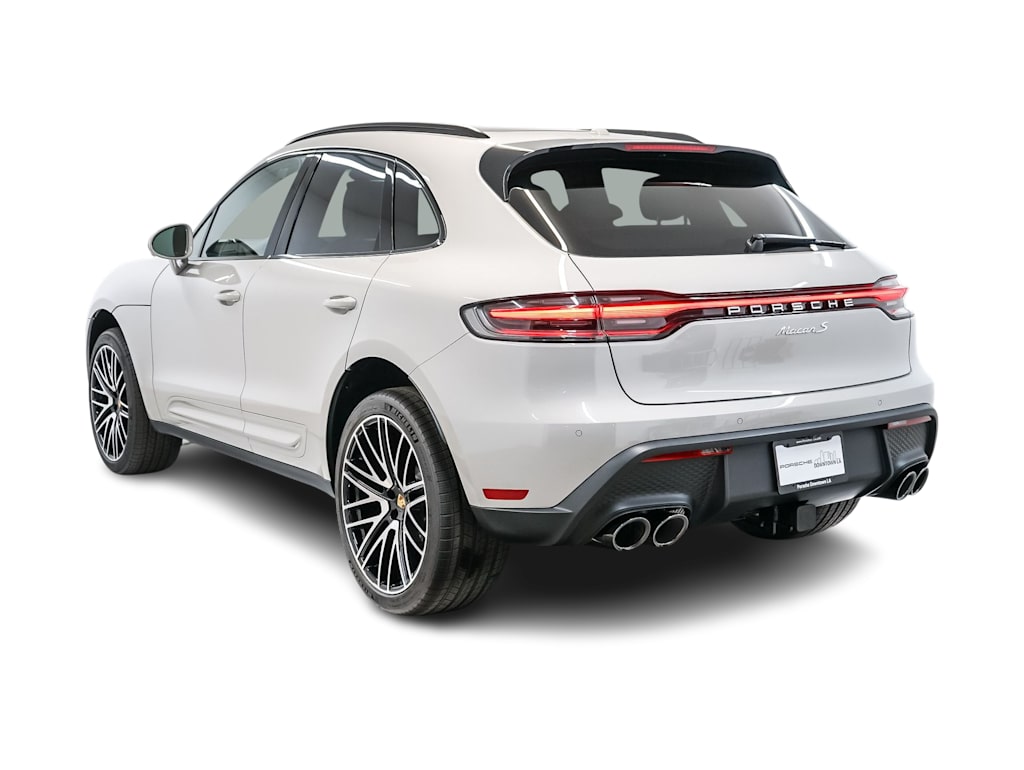 Thumbnail: 2026 Porsche Macan - 4
