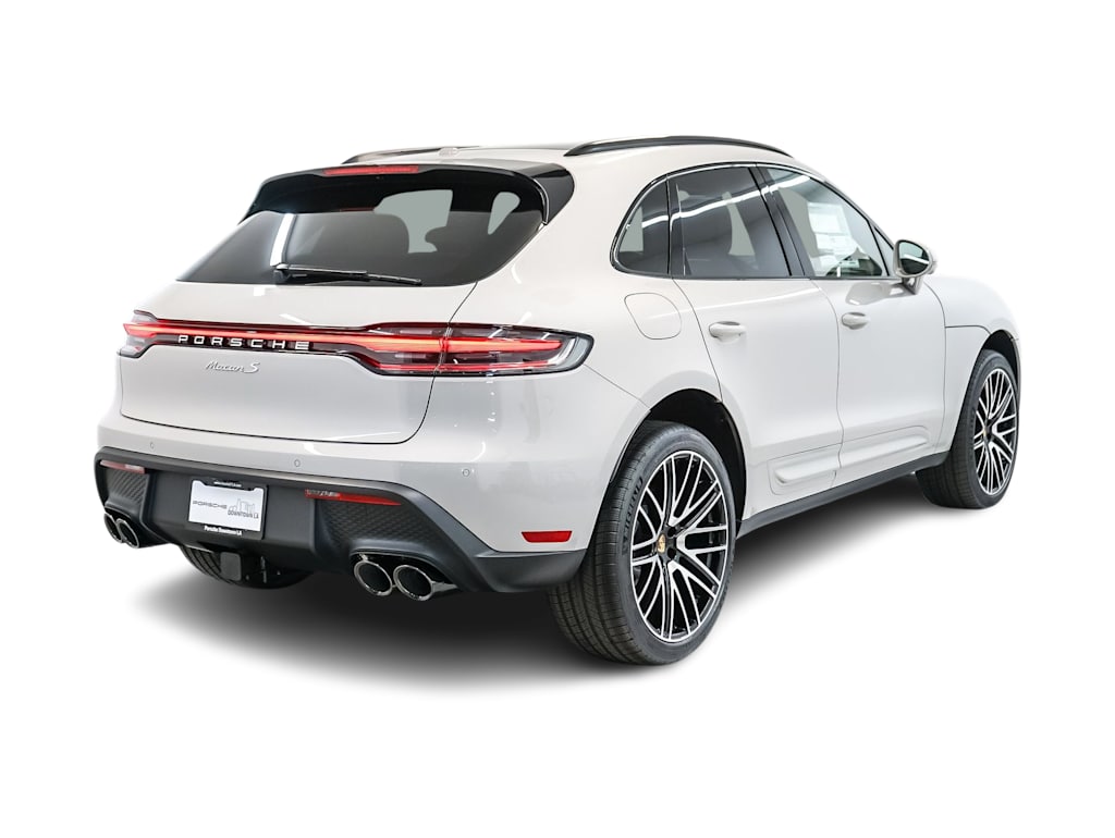 Thumbnail: 2026 Porsche Macan - 22