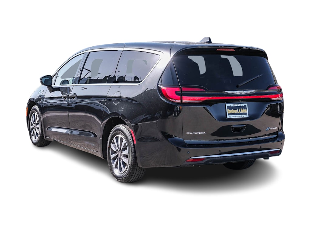 Thumbnail: 2023 Chrysler Pacifica - 3