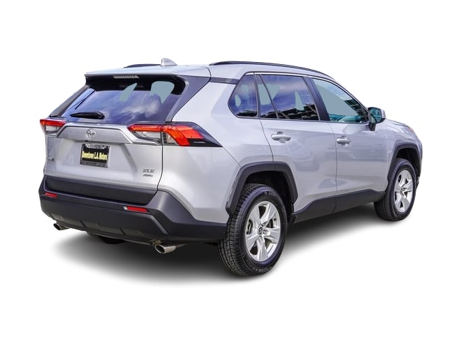 2021 Toyota RAV4 XLE 18