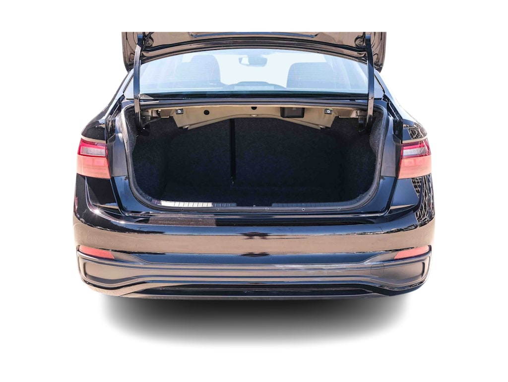 Thumbnail: 2024 Volkswagen Jetta - 16