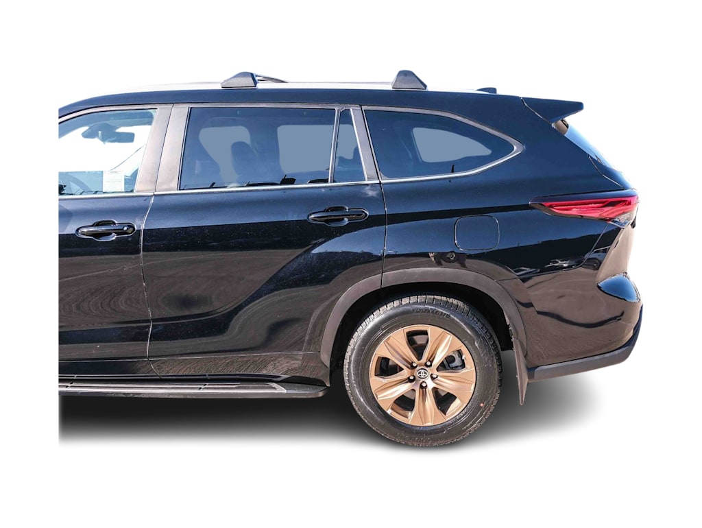 Thumbnail: 2023 Toyota Highlander - 16