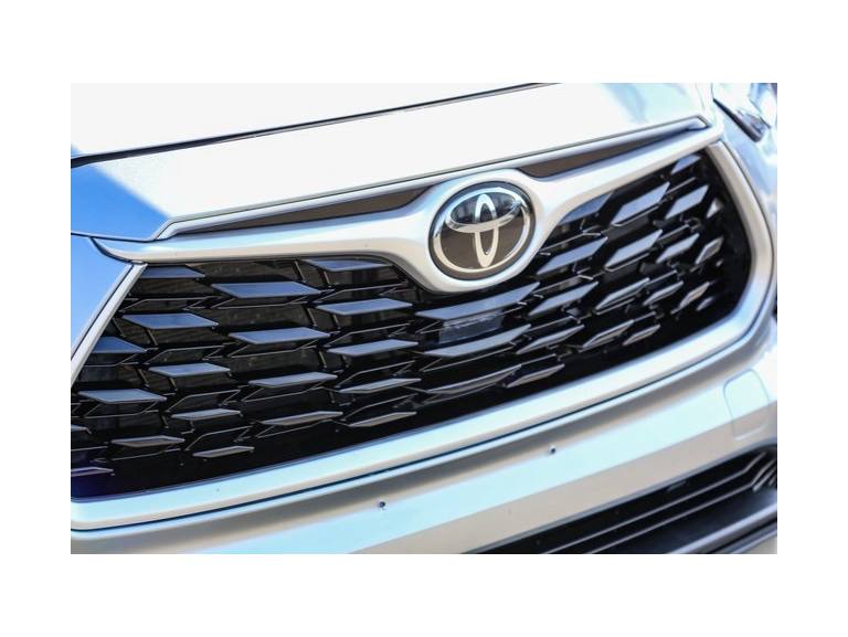 2022 Toyota Highlander XLE 19