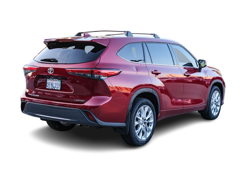 Thumbnail: 2023 Toyota Highlander - 17