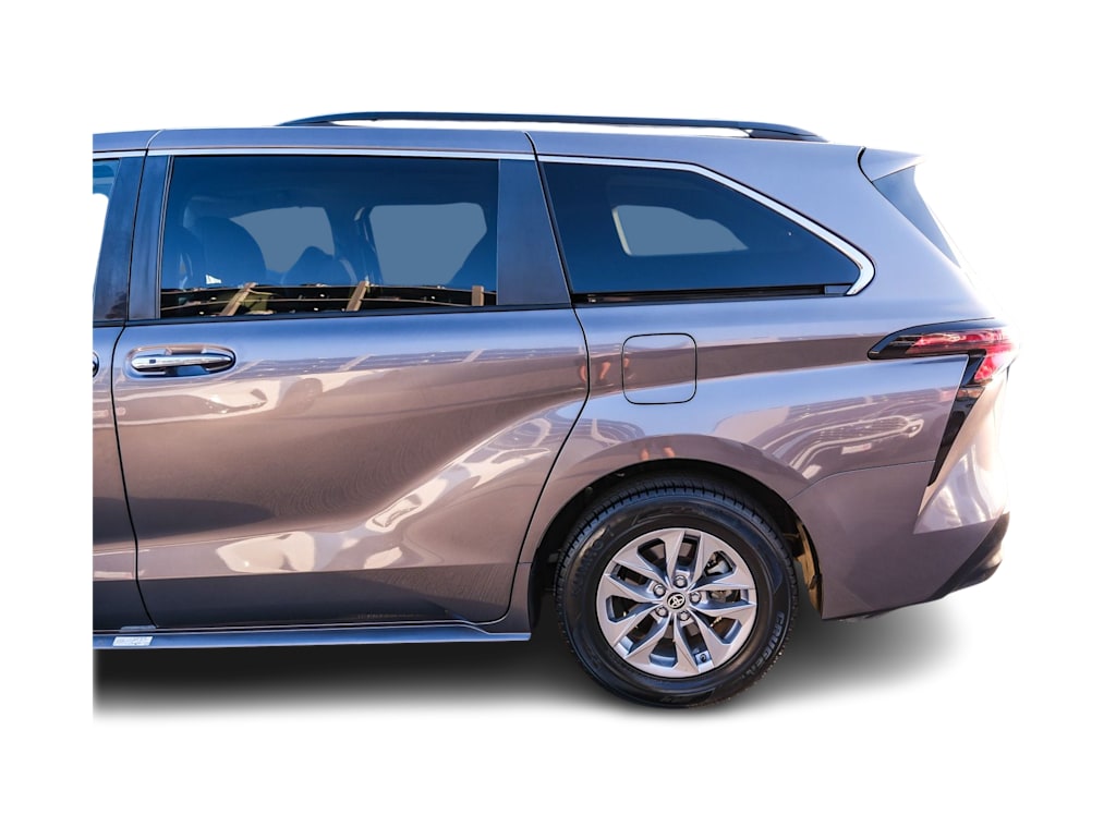 Thumbnail: 2024 Toyota Sienna - 3