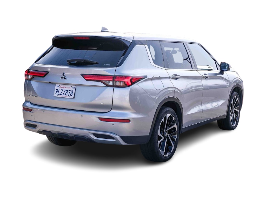 Thumbnail: 2024 Mitsubishi Outlander - 16