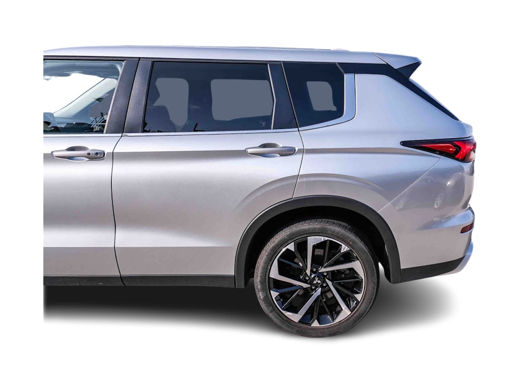 Thumbnail: 2024 Mitsubishi Outlander - 3