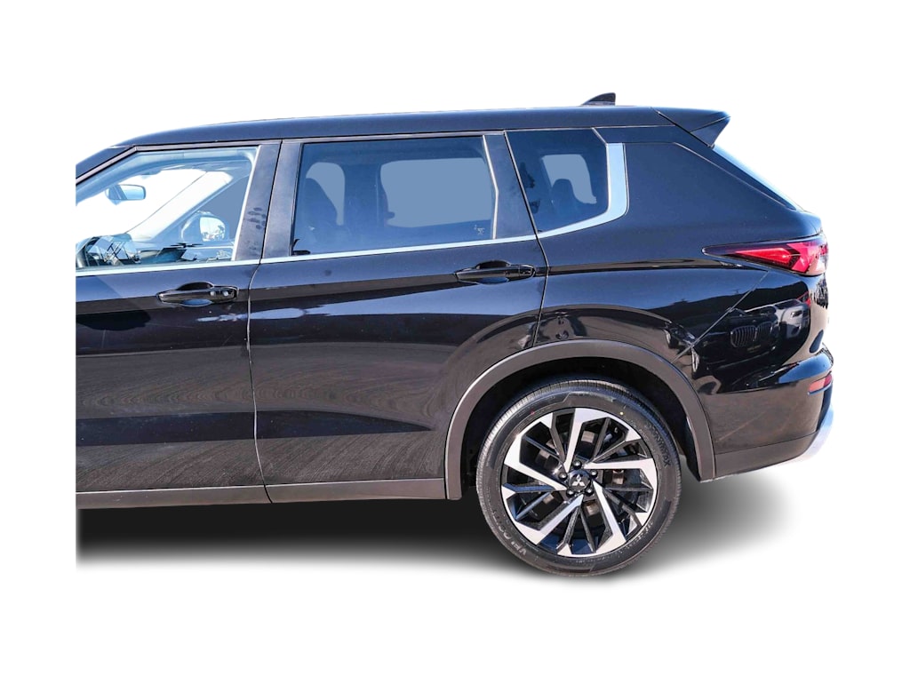 Thumbnail: 2024 Mitsubishi Outlander - 17