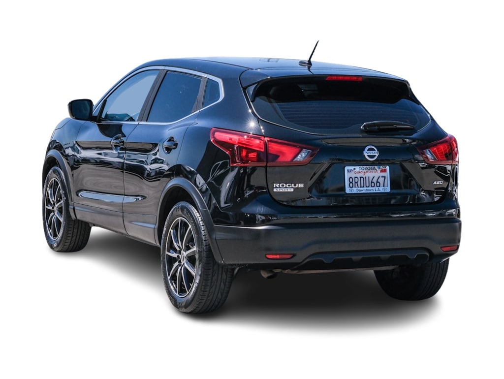 Thumbnail: 2018 Nissan Rogue Sport - 3