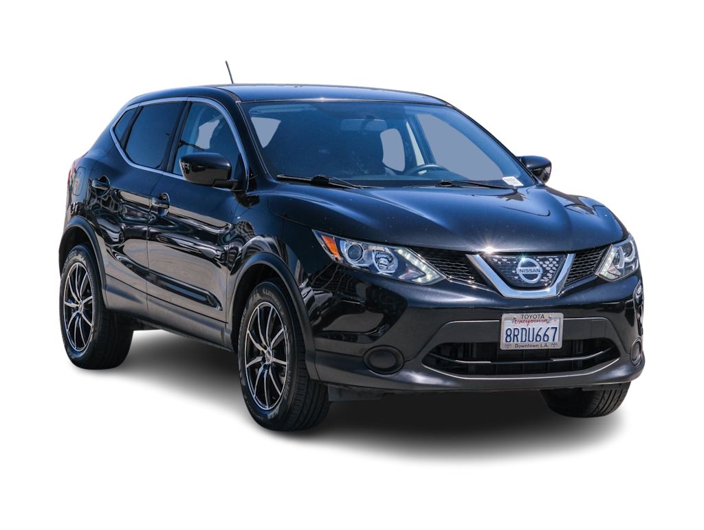 Thumbnail: 2018 Nissan Rogue Sport - 18
