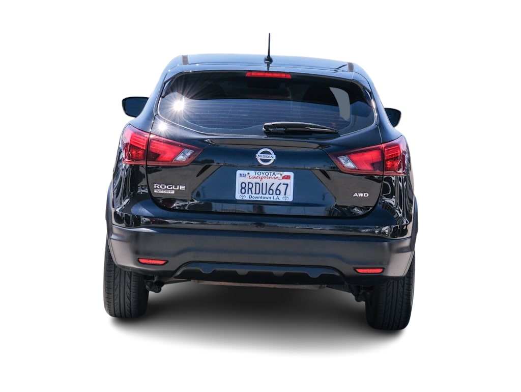 Thumbnail: 2018 Nissan Rogue Sport - 4
