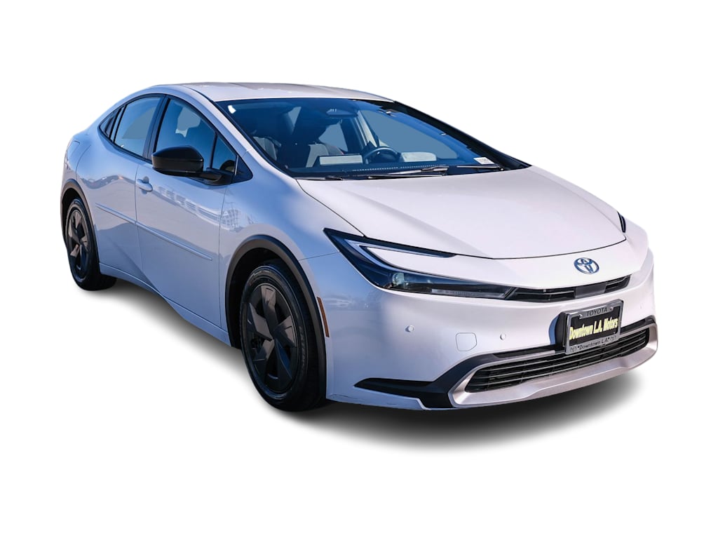 Thumbnail: 2025 Toyota Prius v - 16