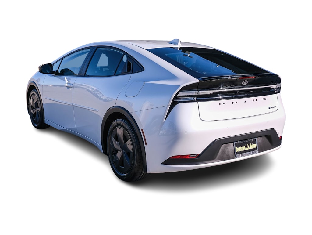 Thumbnail: 2025 Toyota Prius v - 3