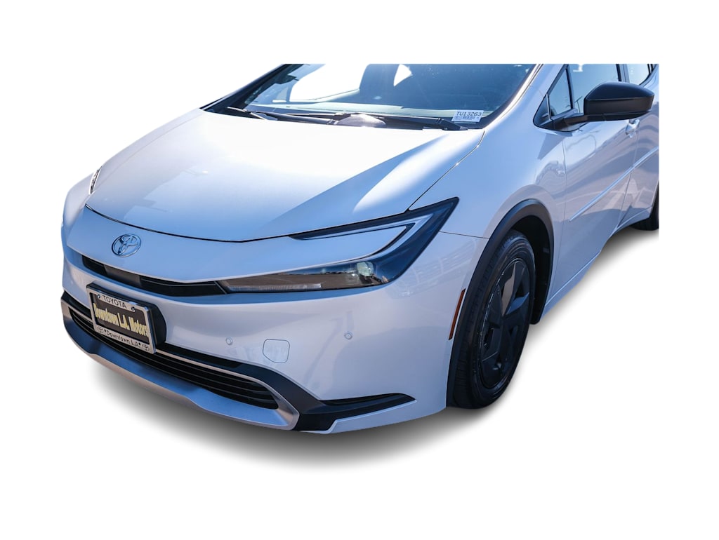Thumbnail: 2025 Toyota Prius v - 20