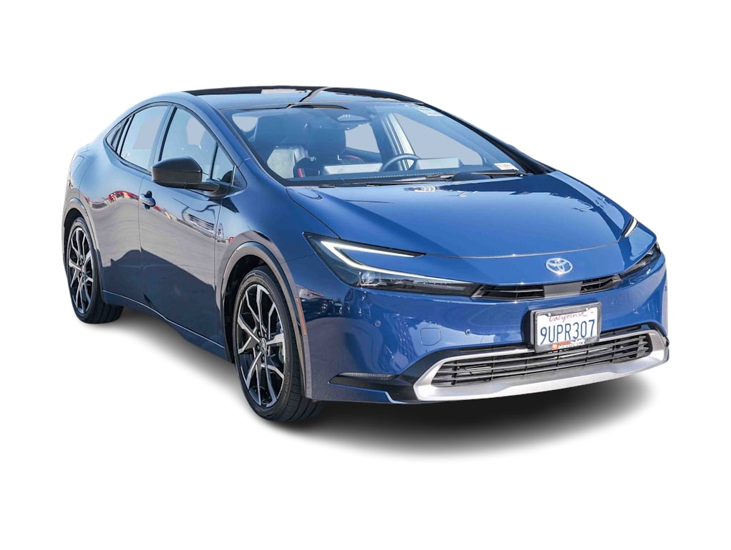 Thumbnail: 2025 Toyota Prius v - 17