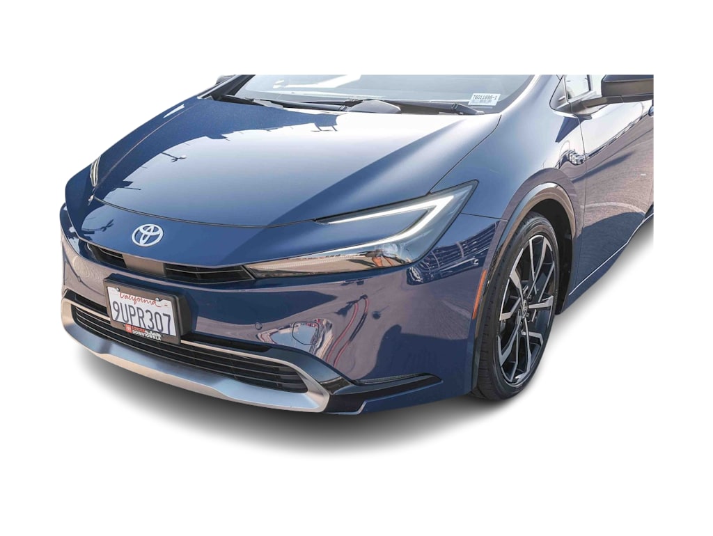 Thumbnail: 2025 Toyota Prius v - 21