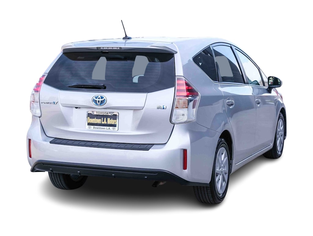 Thumbnail: 2015 Toyota Prius v - 17