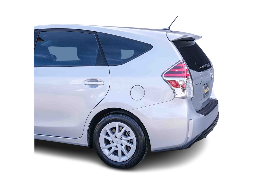 Thumbnail: 2015 Toyota Prius v - 19