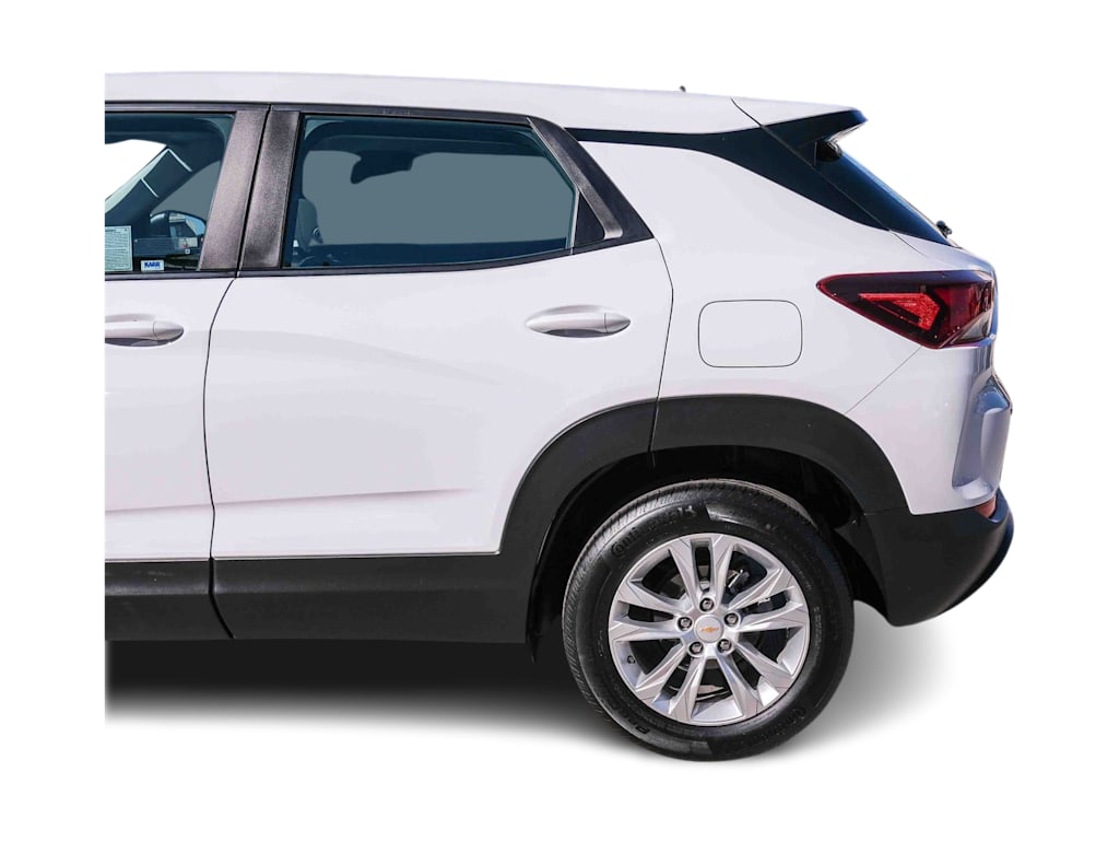 Thumbnail: 2023 Chevrolet TrailBlazer - 3