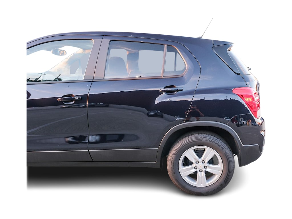 Thumbnail: 2022 Chevrolet Trax - 3