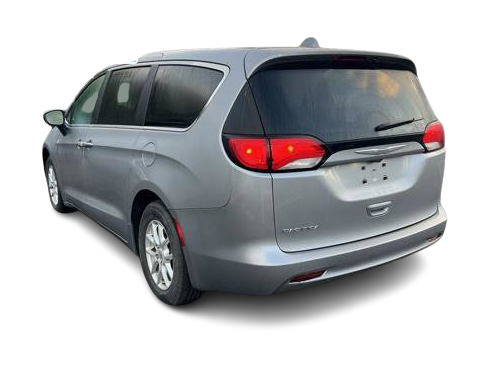 Thumbnail: 2017 Chrysler Pacifica - 4