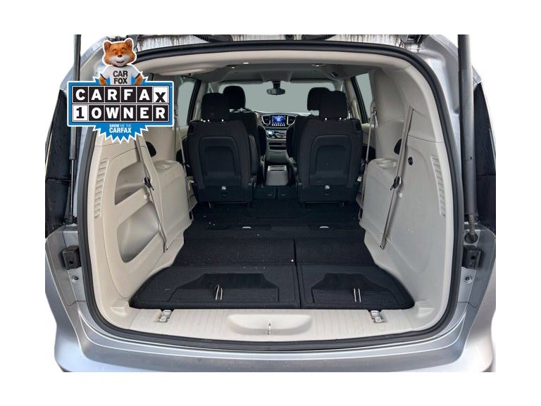 Thumbnail: 2017 Chrysler Pacifica - 17