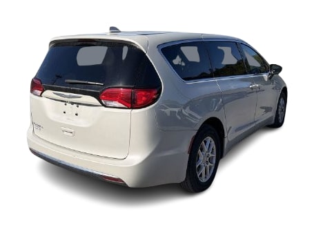 Thumbnail: 2017 Chrysler Pacifica - 12