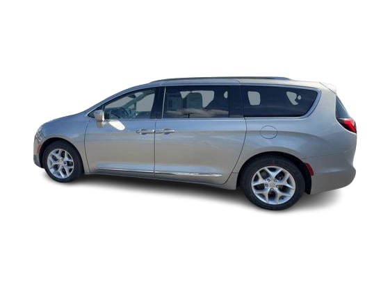 Thumbnail: 2018 Chrysler Pacifica - 3