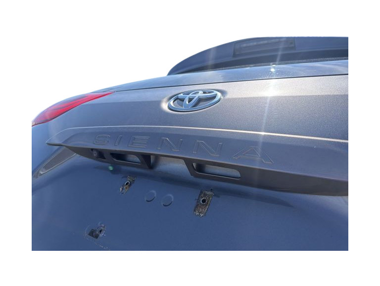 Thumbnail: 2017 Toyota Sienna - 22