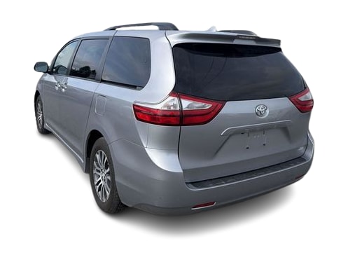 Thumbnail: 2018 Toyota Sienna - 4