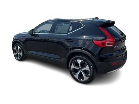 Thumbnail: 2025 Volvo XC40 - 4