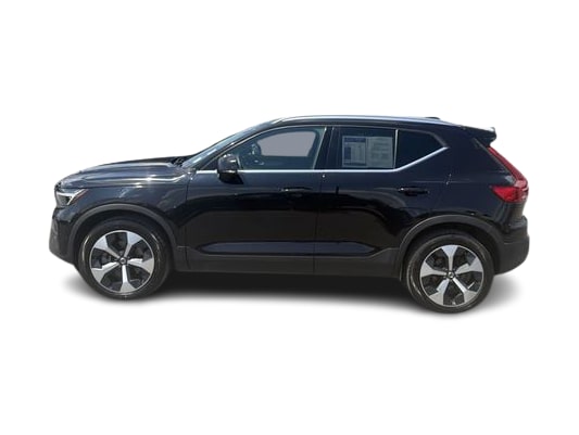 Thumbnail: 2025 Volvo XC40 - 23